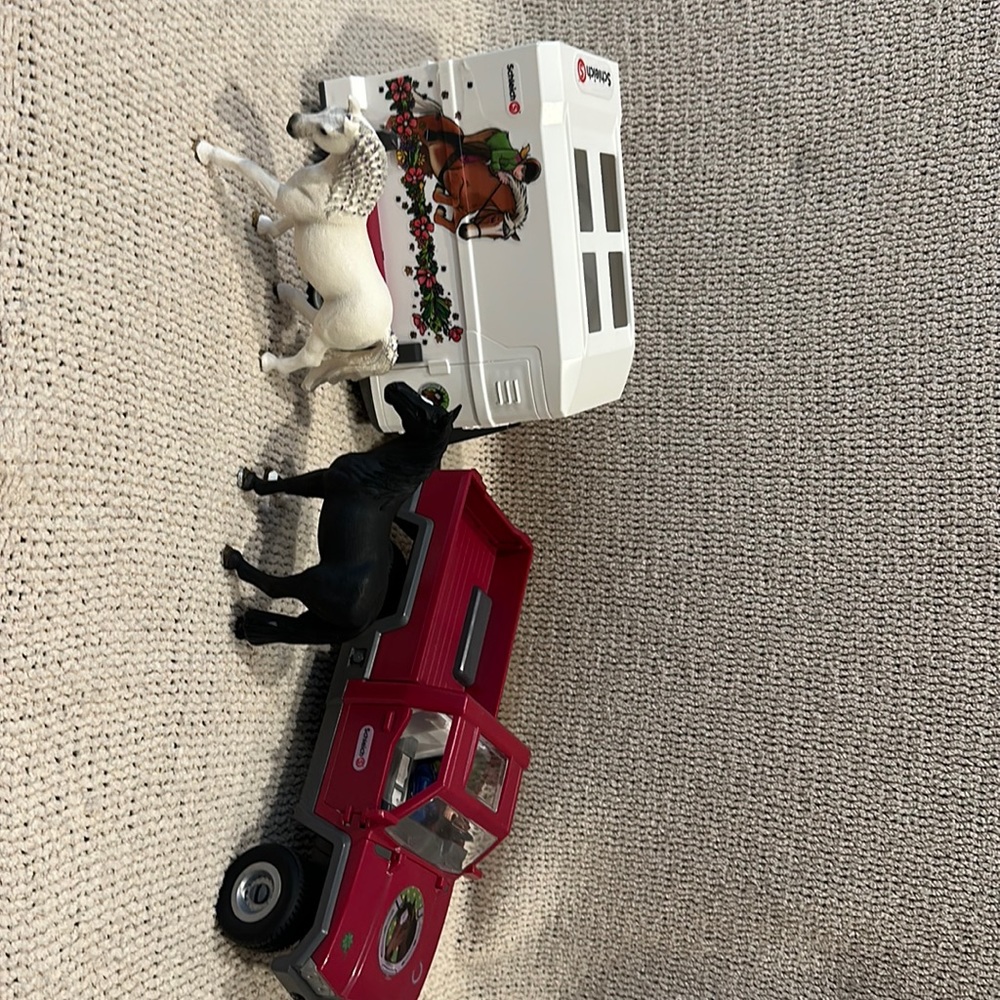Schleich horse trailer with driver and 2 horses
